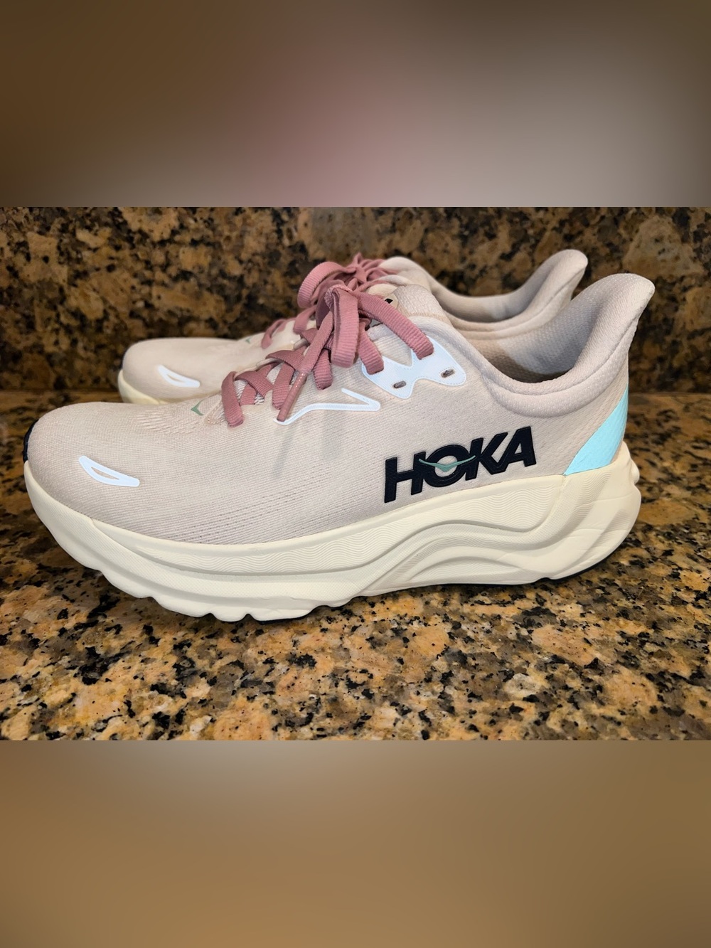 Hoka Arahi 8 Women's Running Shoes — Pale Pink with Mint & Dark Logo - Picture 7 of 11